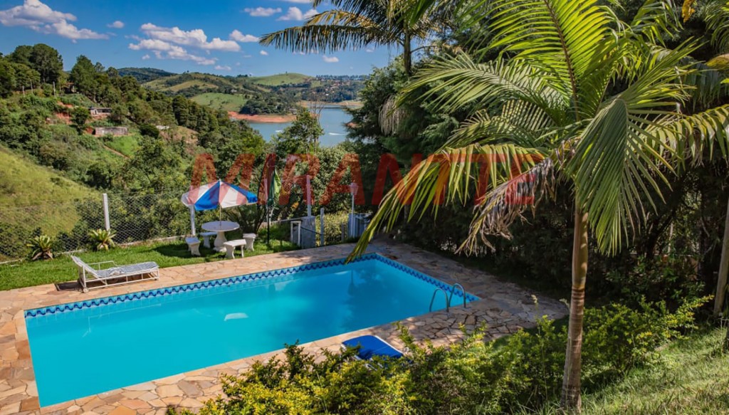 Chácara de 260m² com 4 quartos em Condomínio Vale das Montanhas