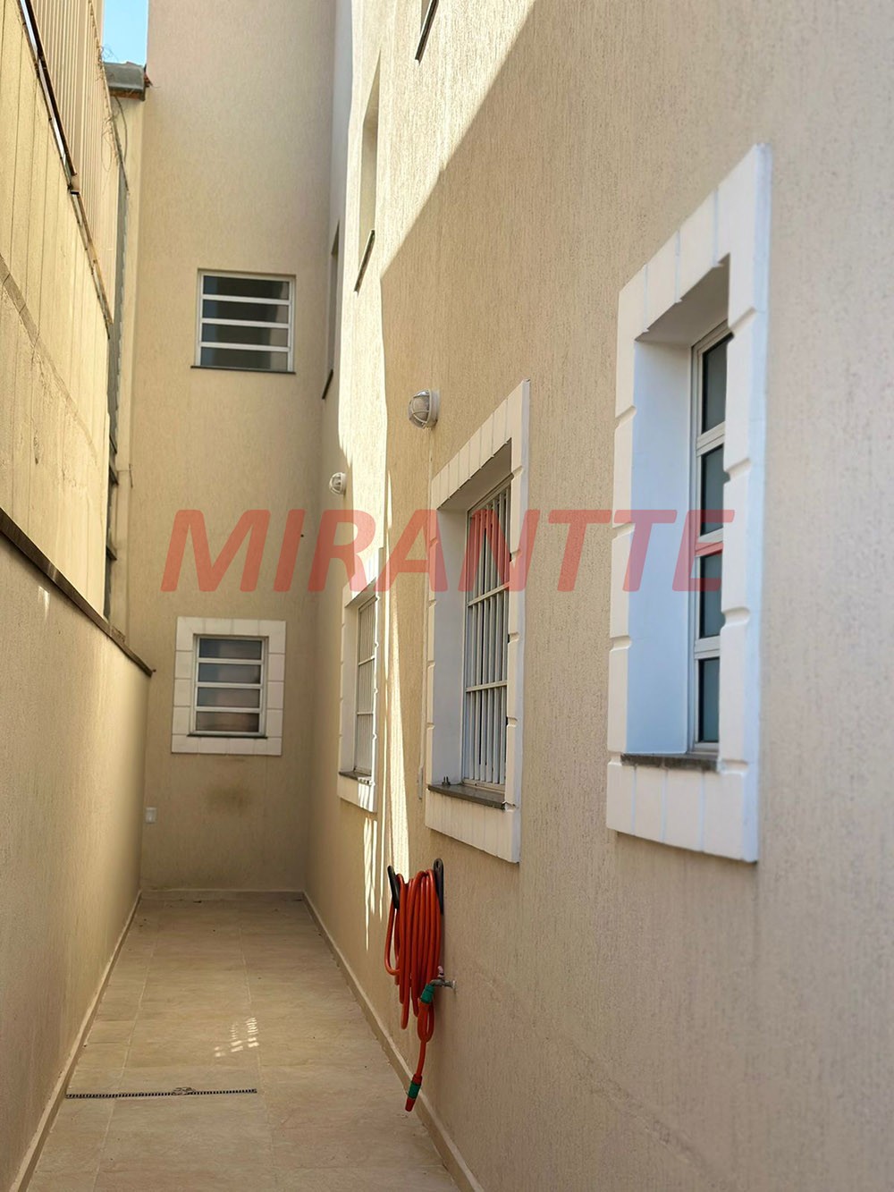 Sobrado de 180m² com 3 quartos em Limão