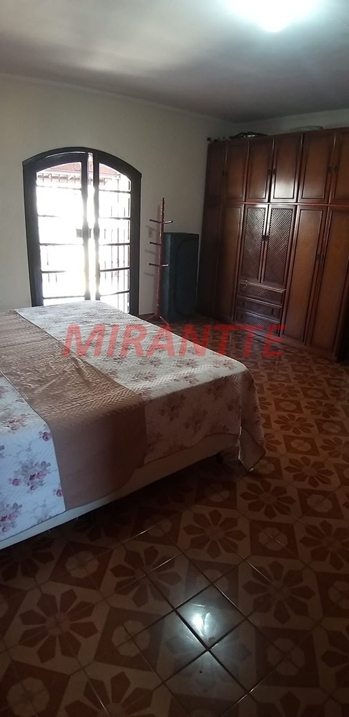 Sobrado de 242m² com 4 quartos em Vila Constanca