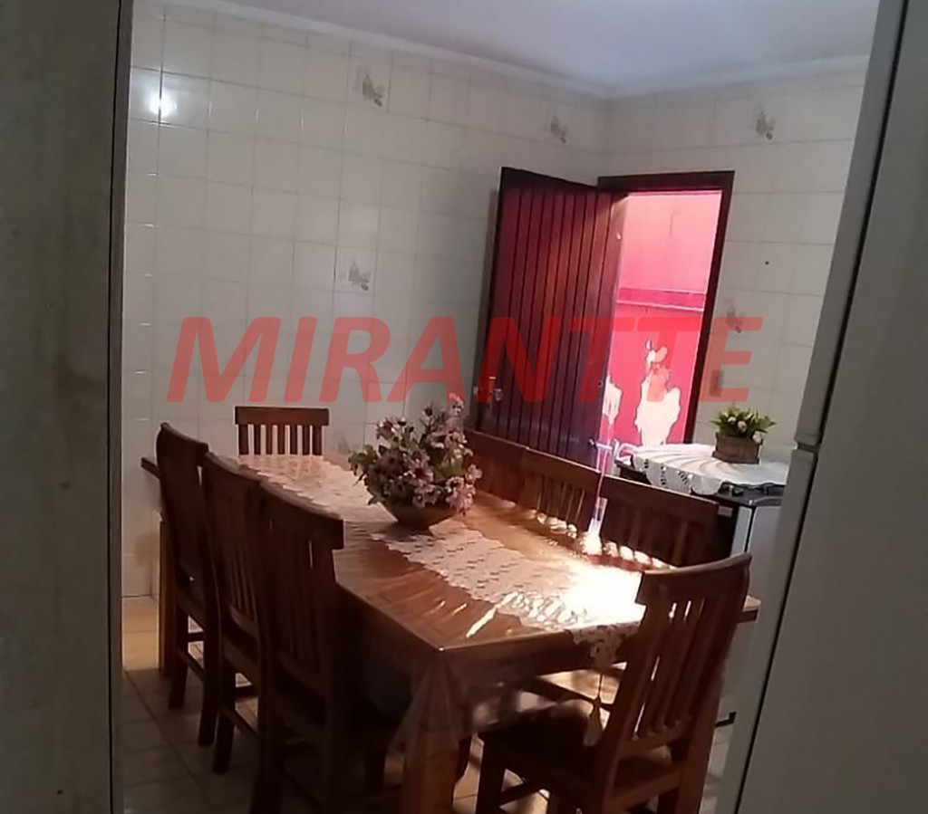 Sobrado de 242m² com 4 quartos em Vila Constanca