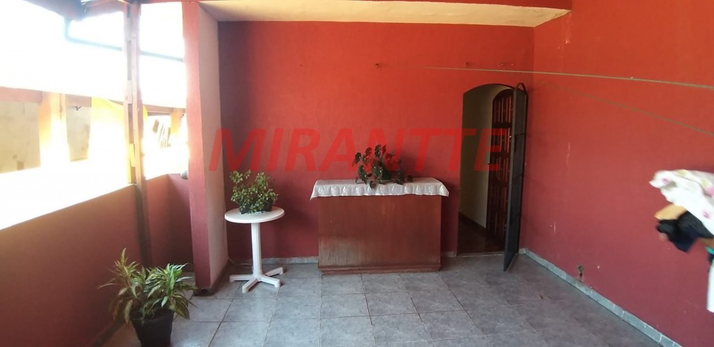 Sobrado de 242m² com 4 quartos em Vila Constanca