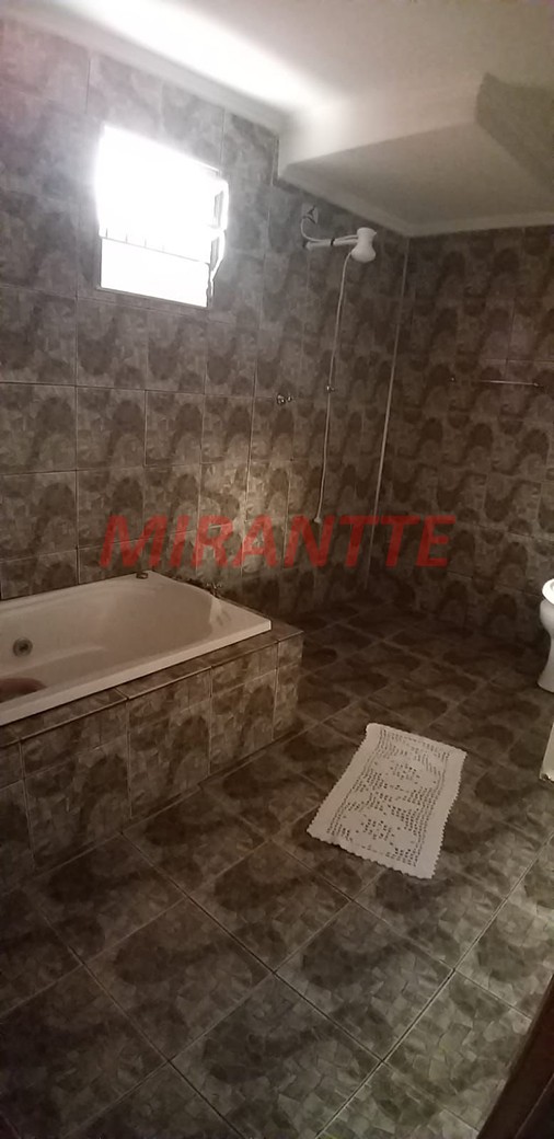 Sobrado de 242m² com 4 quartos em Vila Constanca