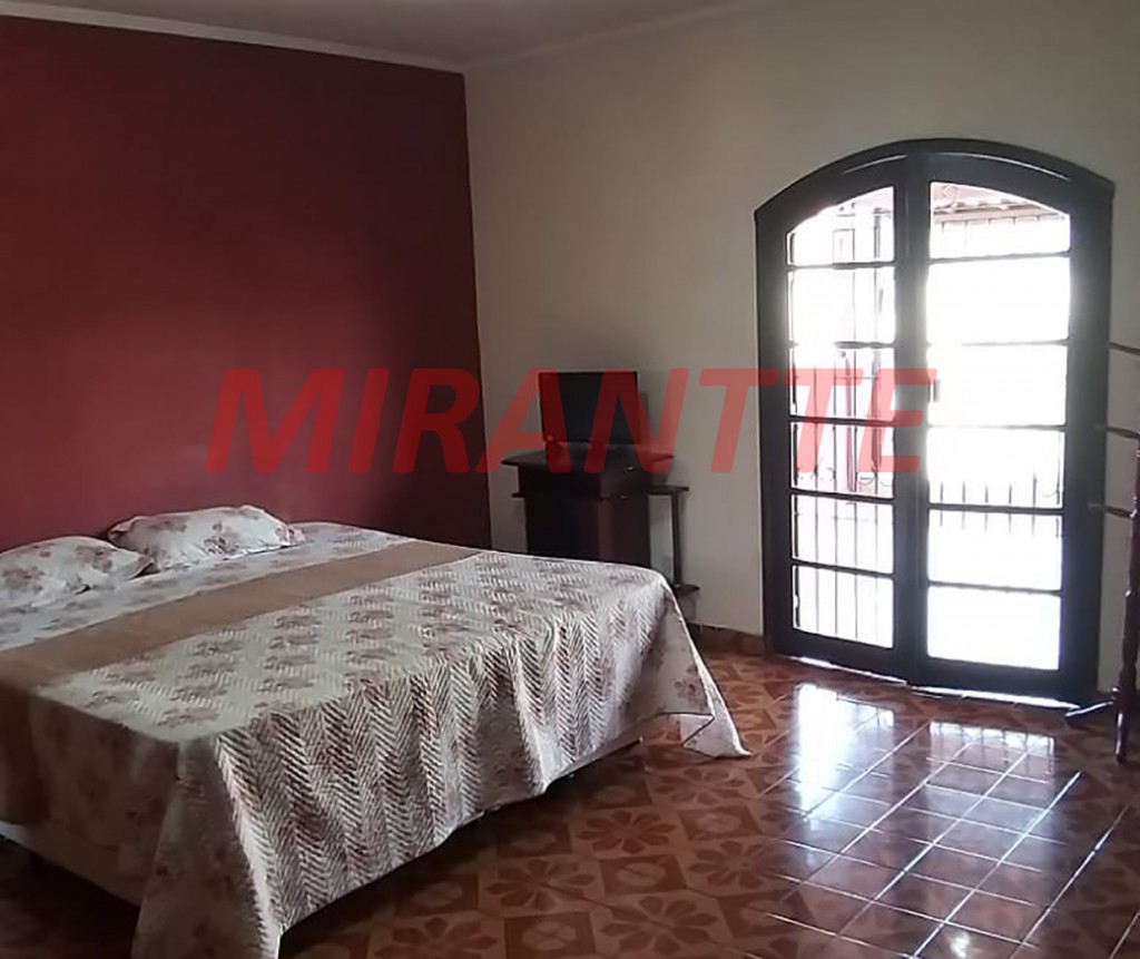 Sobrado de 242m² com 4 quartos em Vila Constanca