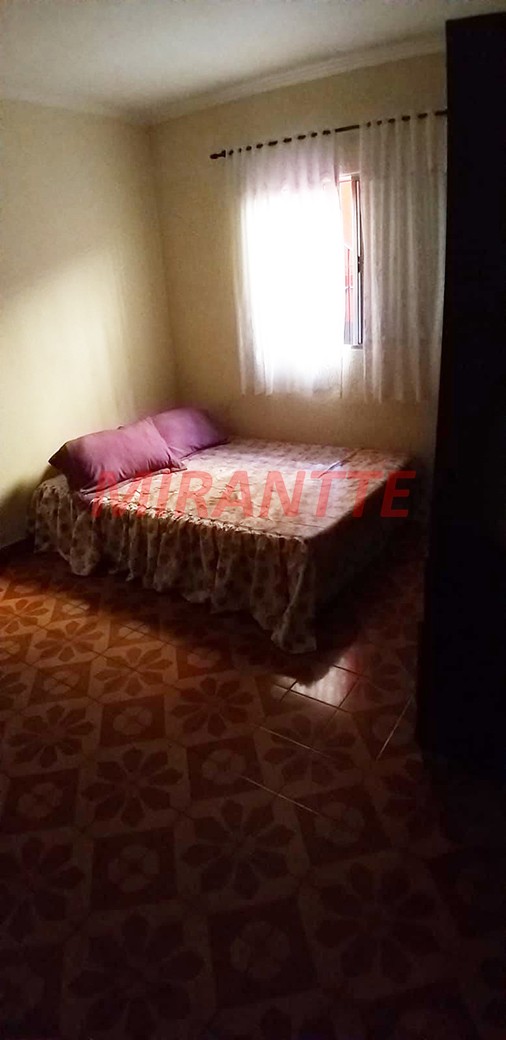 Sobrado de 242m² com 4 quartos em Vila Constanca