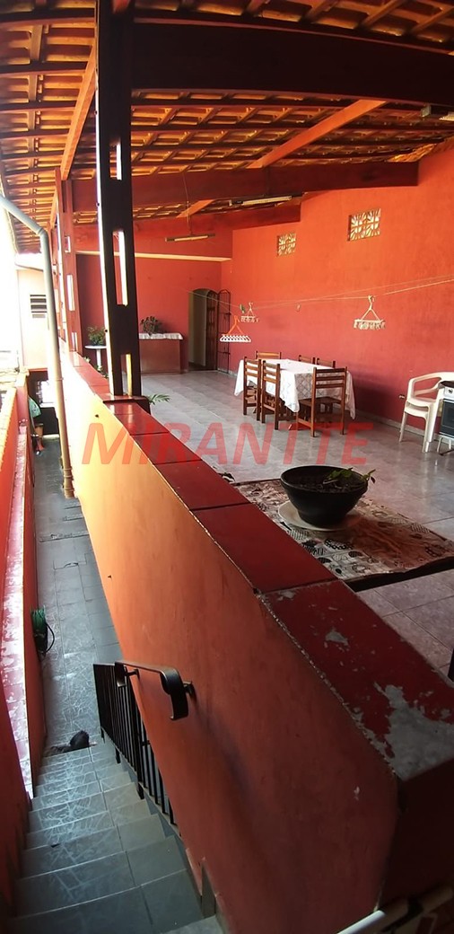 Sobrado de 242m² com 4 quartos em Vila Constanca