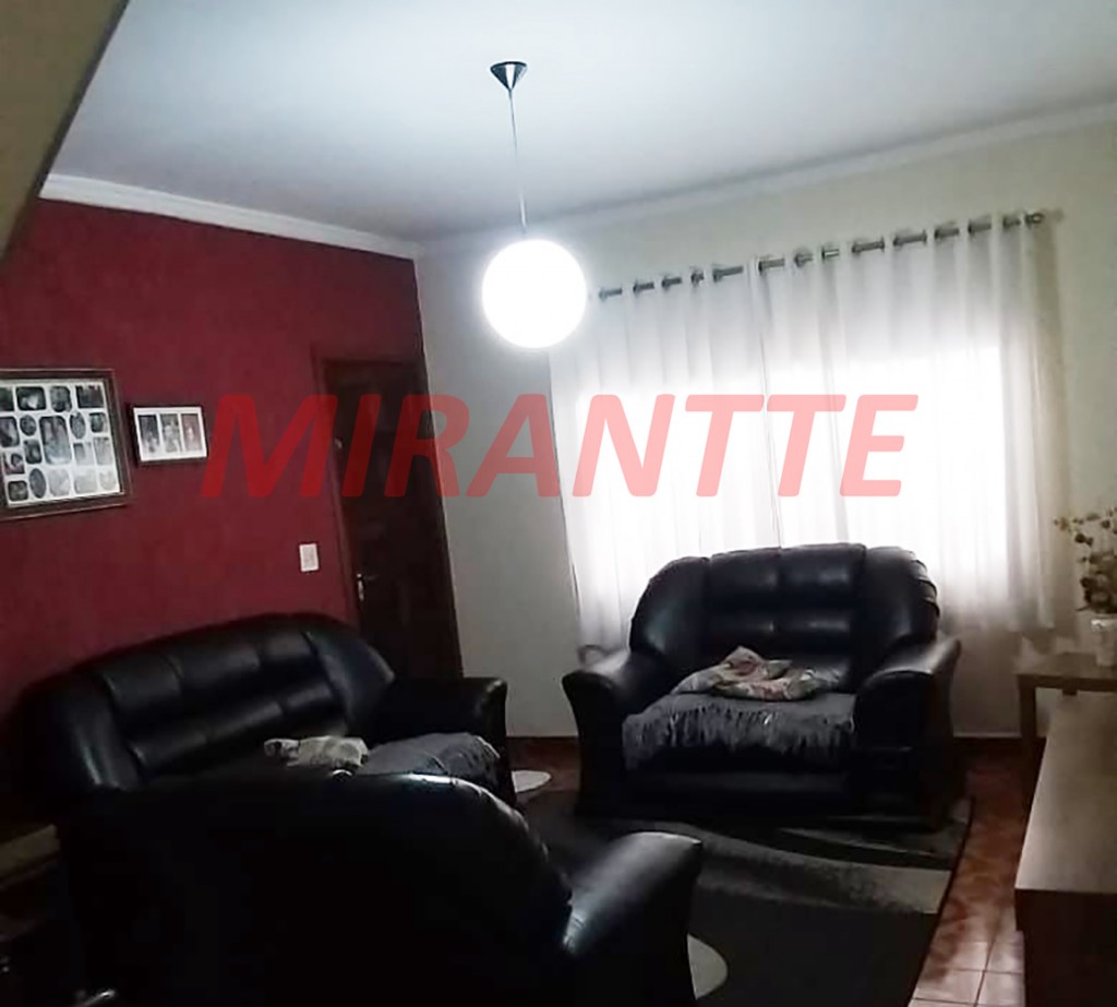 Sobrado de 242m² com 4 quartos em Vila Constanca