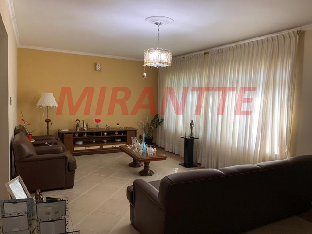 Sobrado de 200m² com 3 quartos em Jardim Tremembé