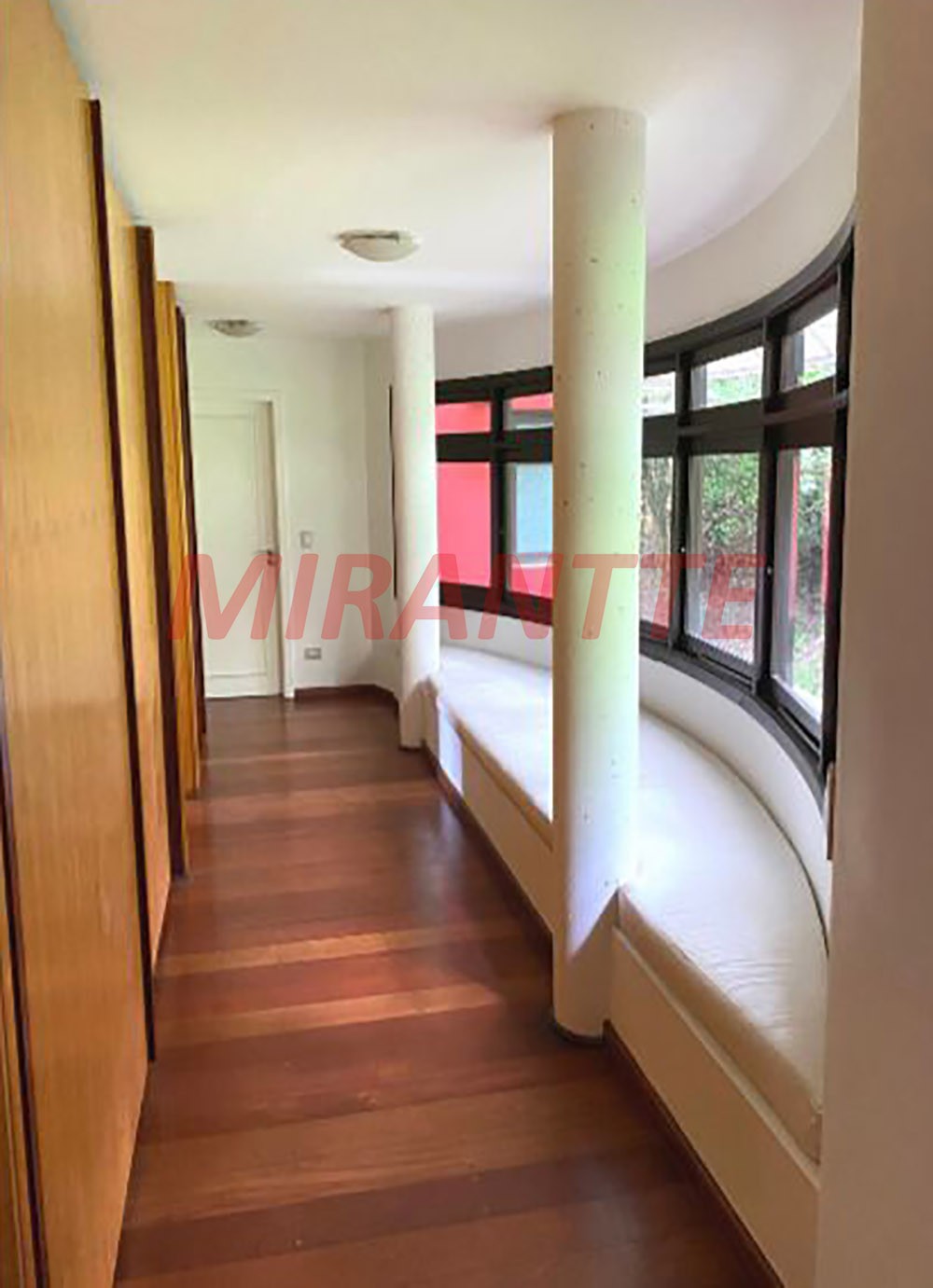 Sobrado de 962m² com 5 quartos em Vila de São Fernando