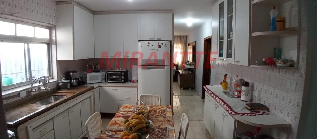 Sobrado de 256m² com 3 quartos em Vila Iorio