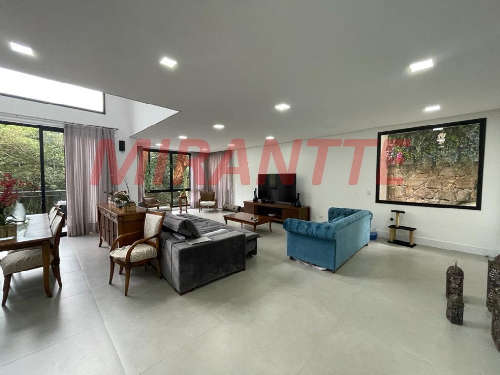 Sobrado de 350m² com 3 quartos em Parque Imperial