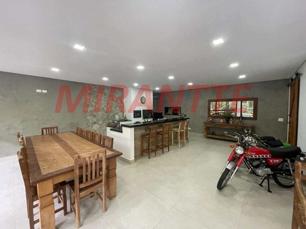 Sobrado de 350m² com 3 quartos em Parque Imperial