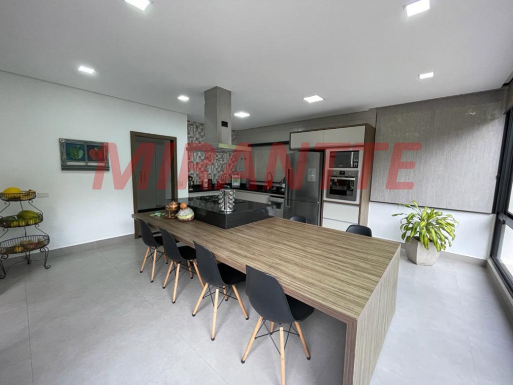 Sobrado de 350m² com 3 quartos em Parque Imperial