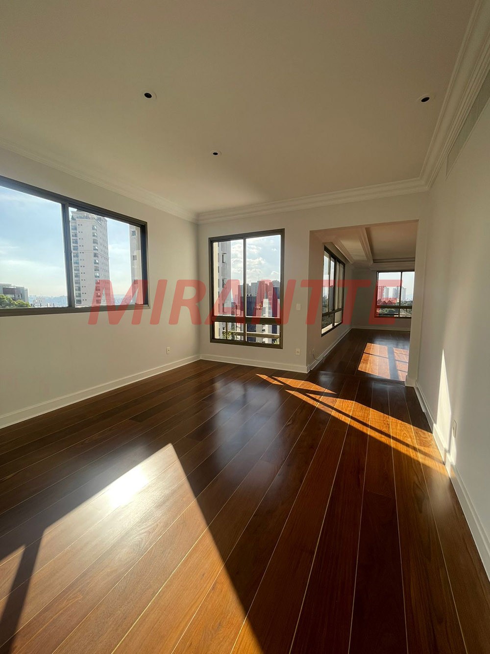 Apartamento de 425m² com 4 quartos em Vila Suzana
