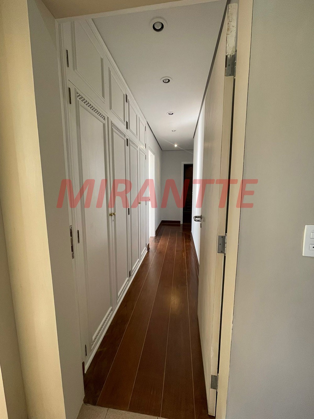 Apartamento de 425m² com 4 quartos em Vila Suzana