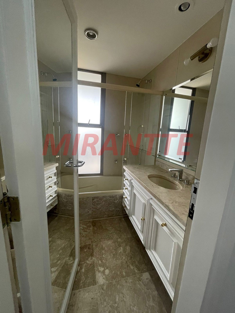 Apartamento de 425m² com 4 quartos em Vila Suzana
