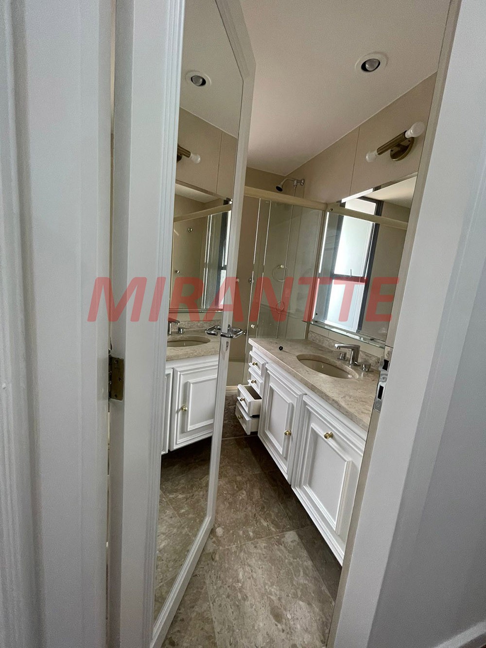 Apartamento de 425m² com 4 quartos em Vila Suzana