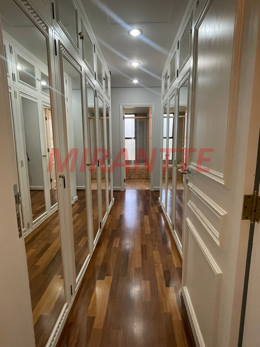 Apartamento de 425m² com 4 quartos em Vila Suzana
