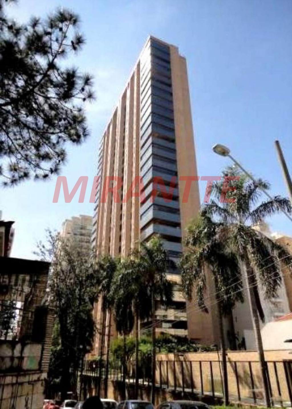 Apartamento de 240m² com 4 quartos em Perdizes
