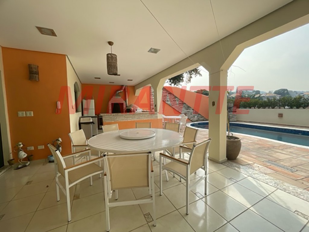 Sobrado de 422m² com 3 quartos em Tremembe