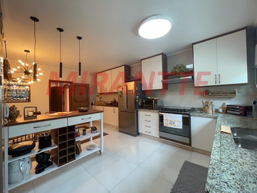 Sobrado de 422m² com 3 quartos em Tremembe