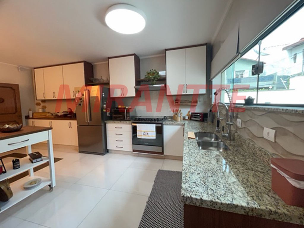 Sobrado de 422m² com 3 quartos em Tremembe
