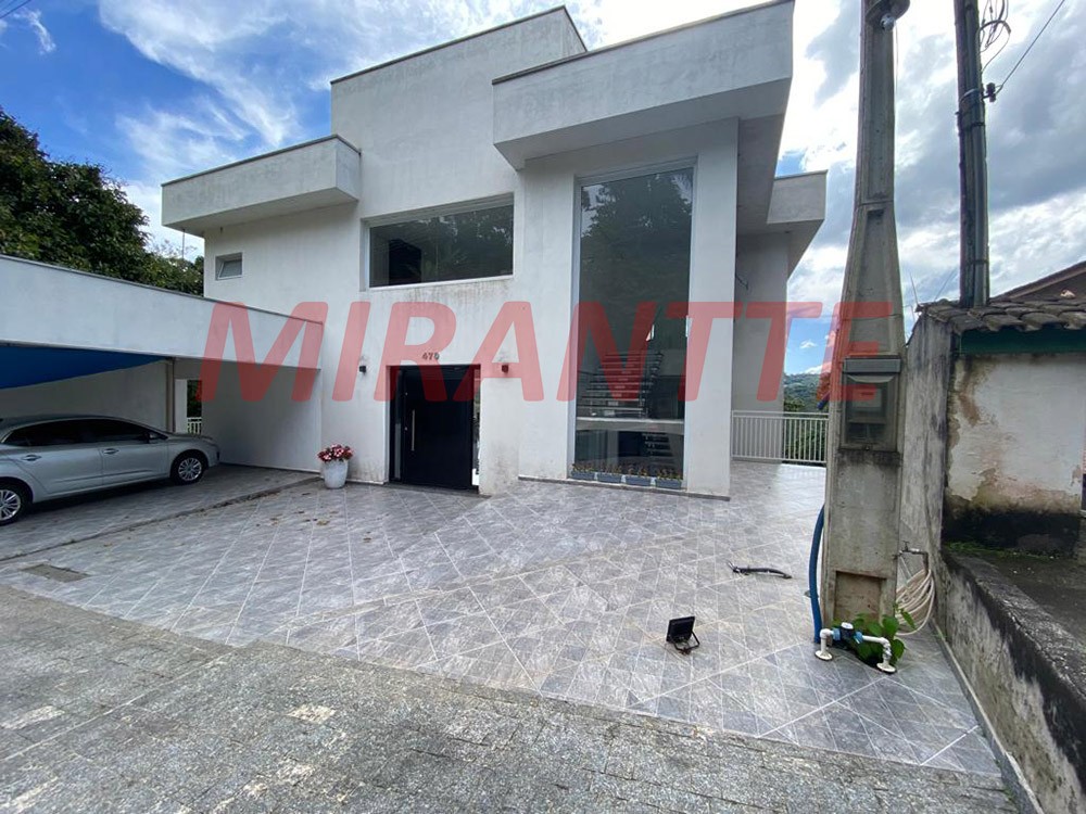 Sobrado de 350m² com 3 quartos em Serra da Cantareira