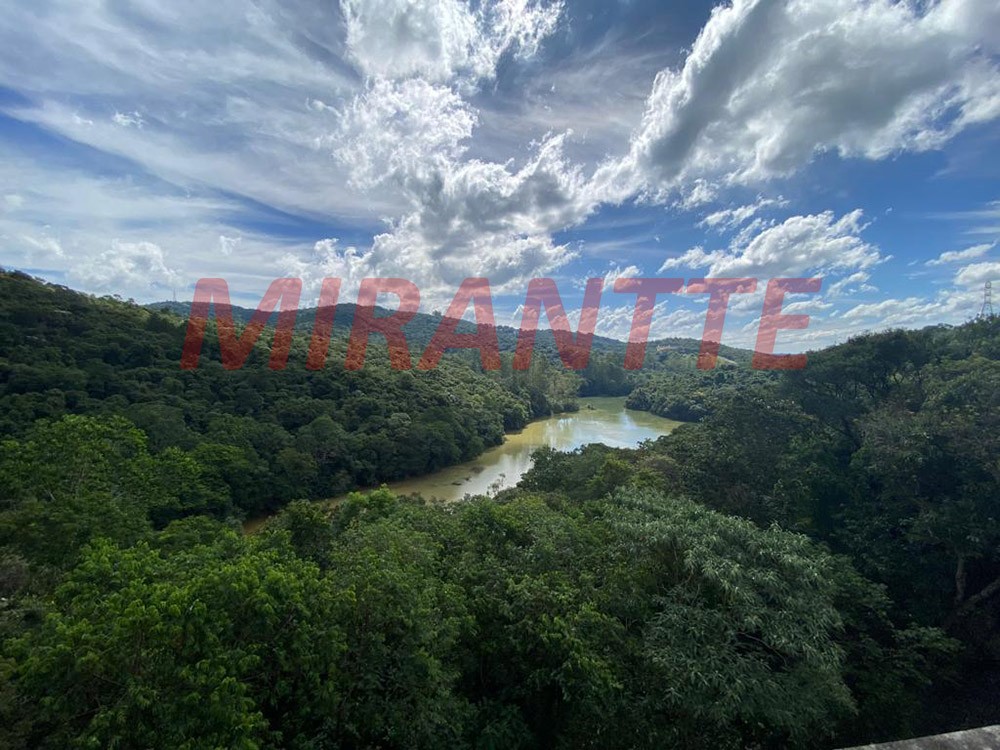Sobrado de 350m² com 3 quartos em Serra da Cantareira