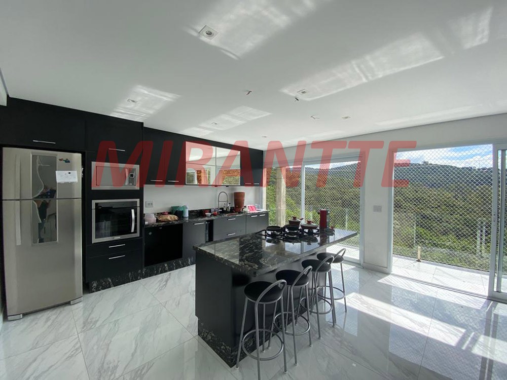 Sobrado de 350m² com 3 quartos em Serra da Cantareira