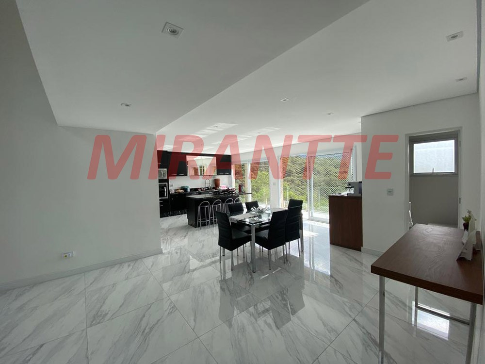 Sobrado de 350m² com 3 quartos em Serra da Cantareira