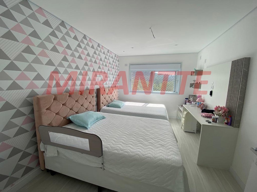 Sobrado de 350m² com 3 quartos em Serra da Cantareira