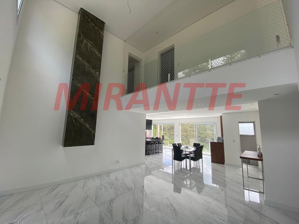 Sobrado de 350m² com 3 quartos em Serra da Cantareira