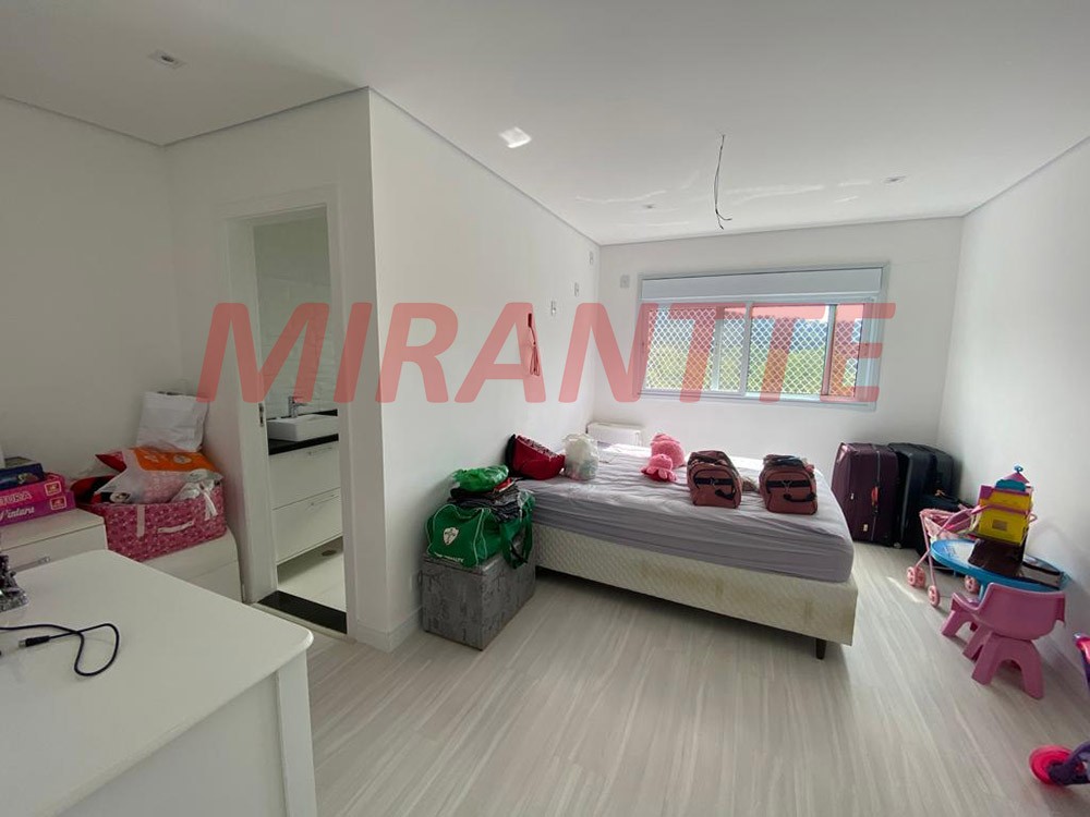 Sobrado de 350m² com 3 quartos em Serra da Cantareira