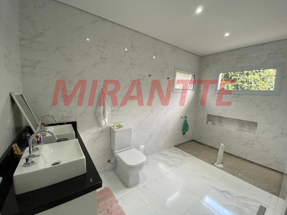 Sobrado de 350m² com 3 quartos em Serra da Cantareira