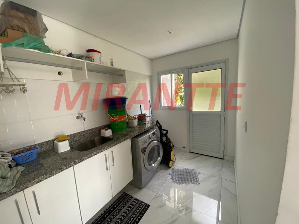 Sobrado de 350m² com 3 quartos em Serra da Cantareira