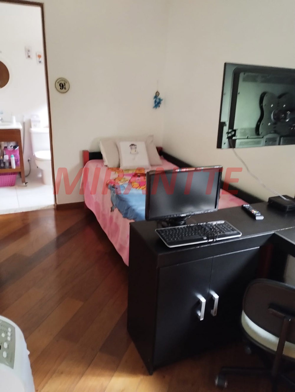Sobrado de 210m² com 3 quartos em Horto Florestal