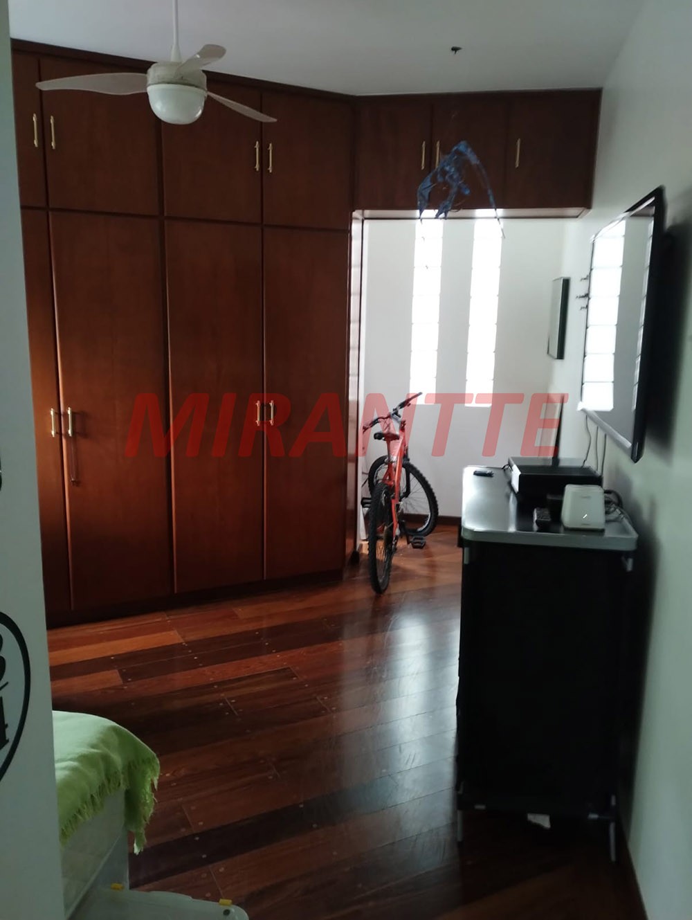 Sobrado de 210m² com 3 quartos em Horto Florestal