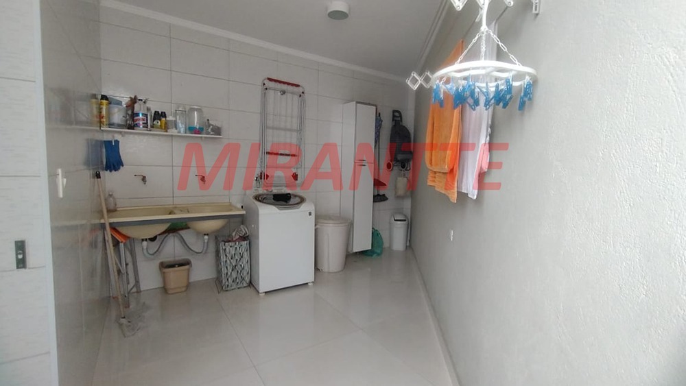 Sobrado de 250m² com 3 quartos em Vila Dionisia