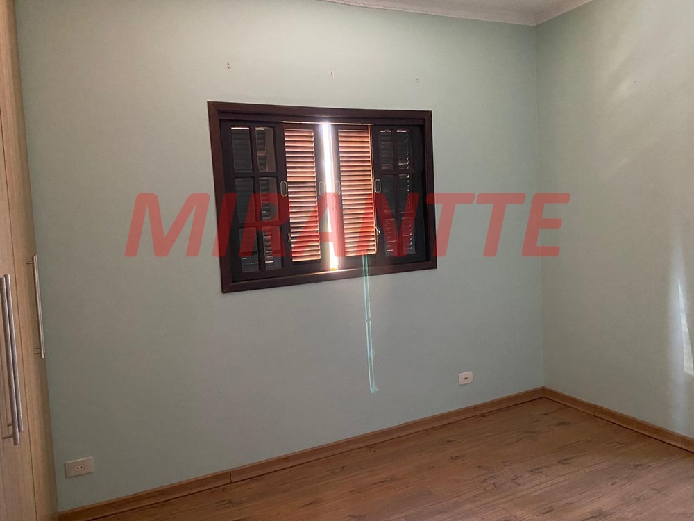 Sobrado de 250m² com 3 quartos em Jardim Bibi