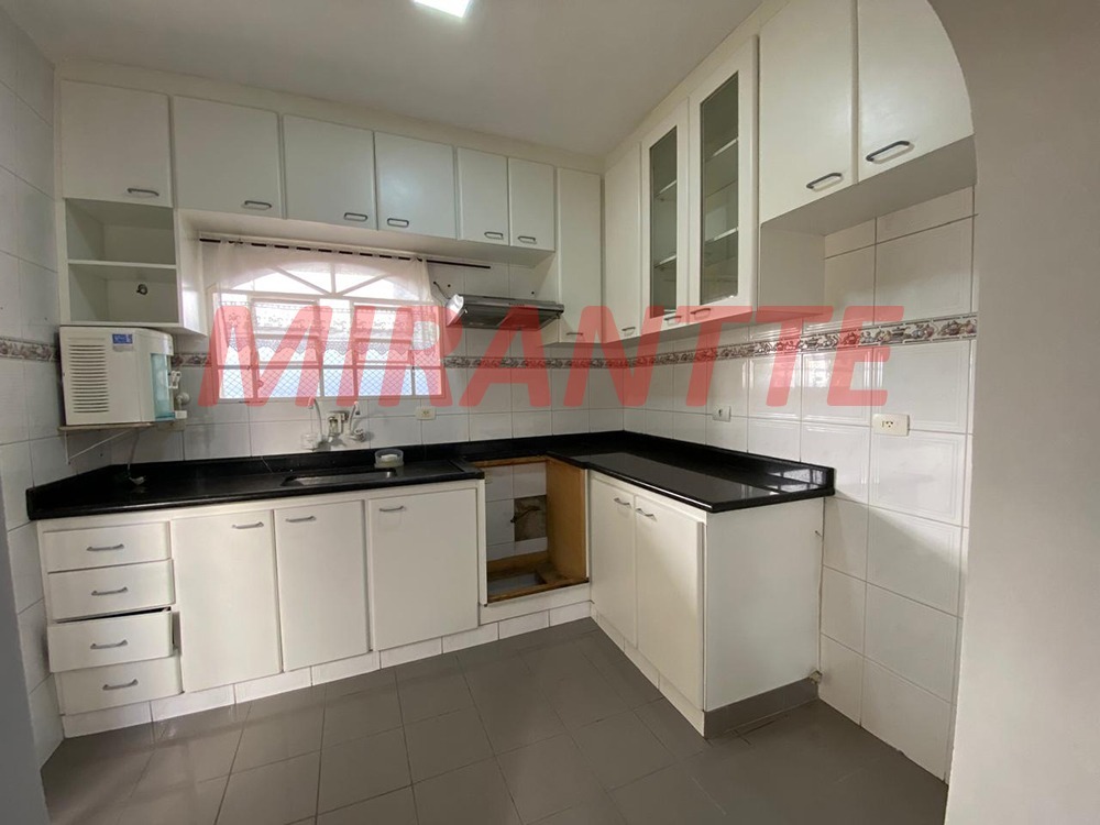 Sobrado de 250m² com 3 quartos em Jardim Bibi