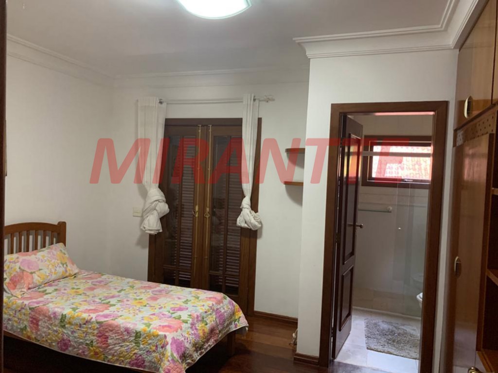 Casa terrea de 700m² com 4 quartos em Serra da Cantareira