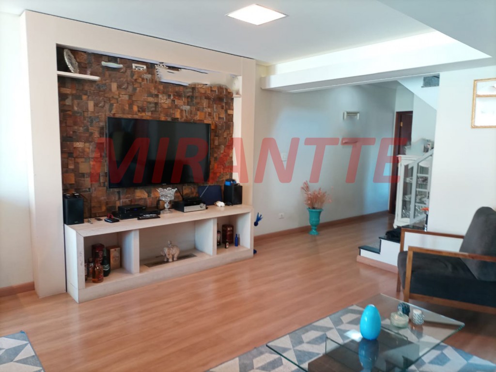 Sobrado de 230m² com 4 quartos em Santa Teresinha
