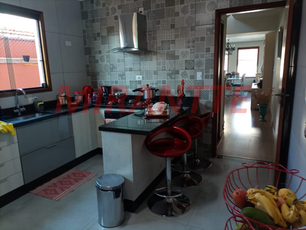 Sobrado de 230m² com 4 quartos em Santa Teresinha