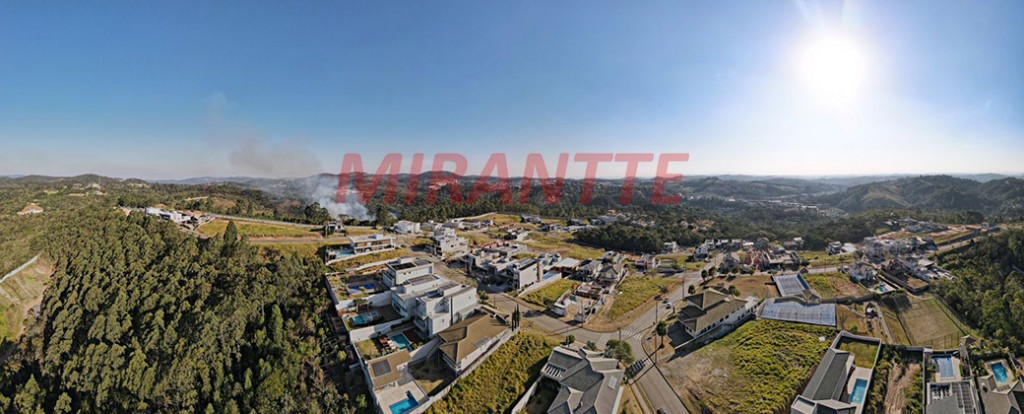 Terreno de 825m² em Jundiaizinho (Terra Preta)