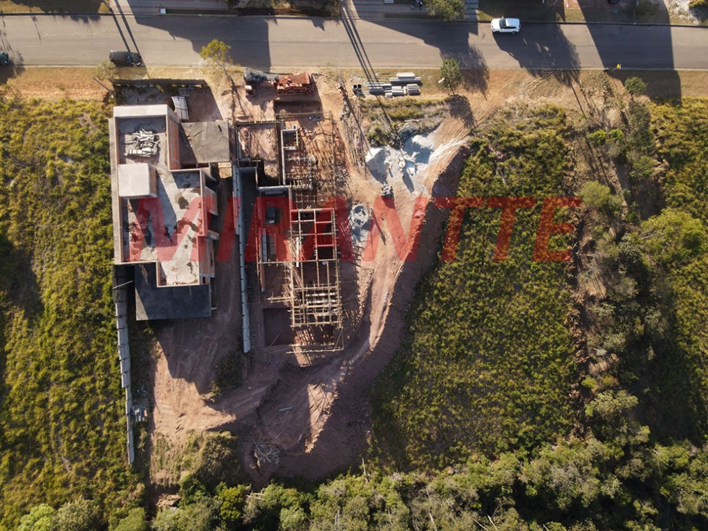 Terreno de 825m² em Jundiaizinho (Terra Preta)