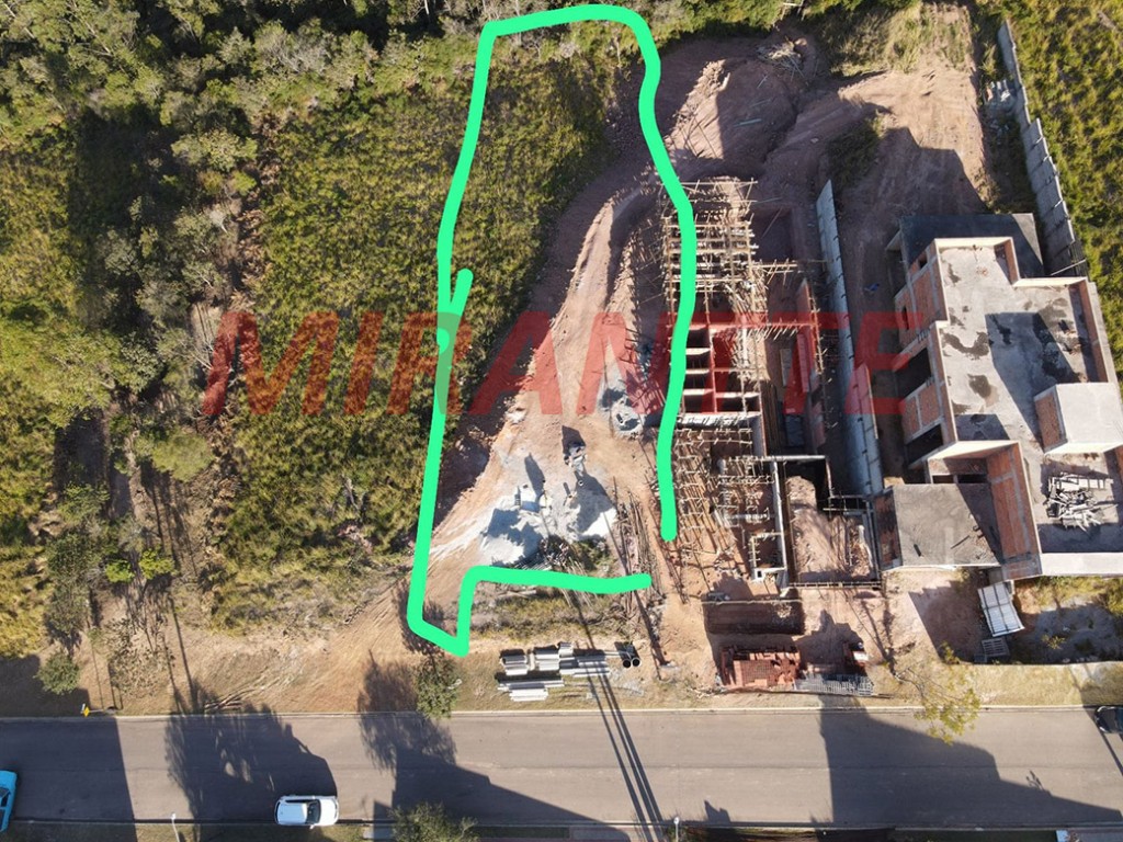 Terreno de 825m² em Jundiaizinho (Terra Preta)