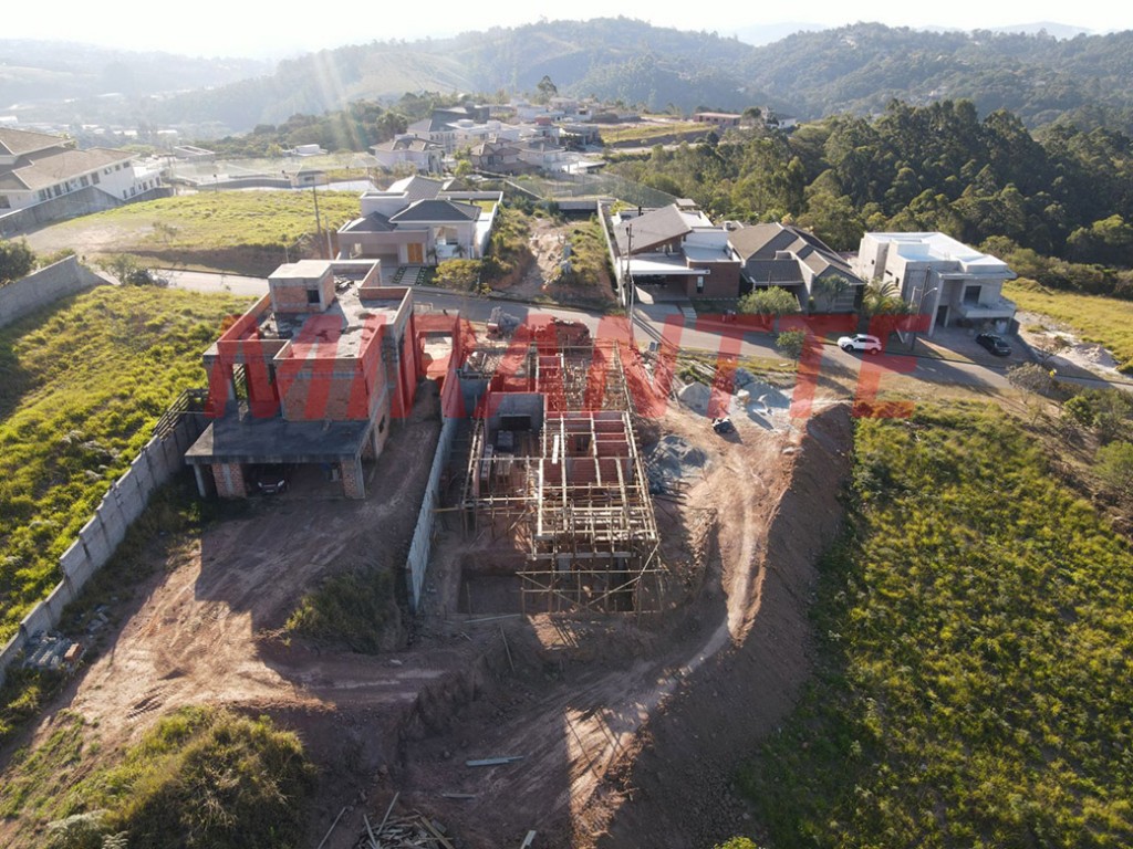Terreno de 825m² em Jundiaizinho (Terra Preta)