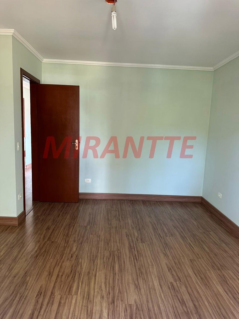 Sobrado de 343m² com 5 quartos em Tremembe