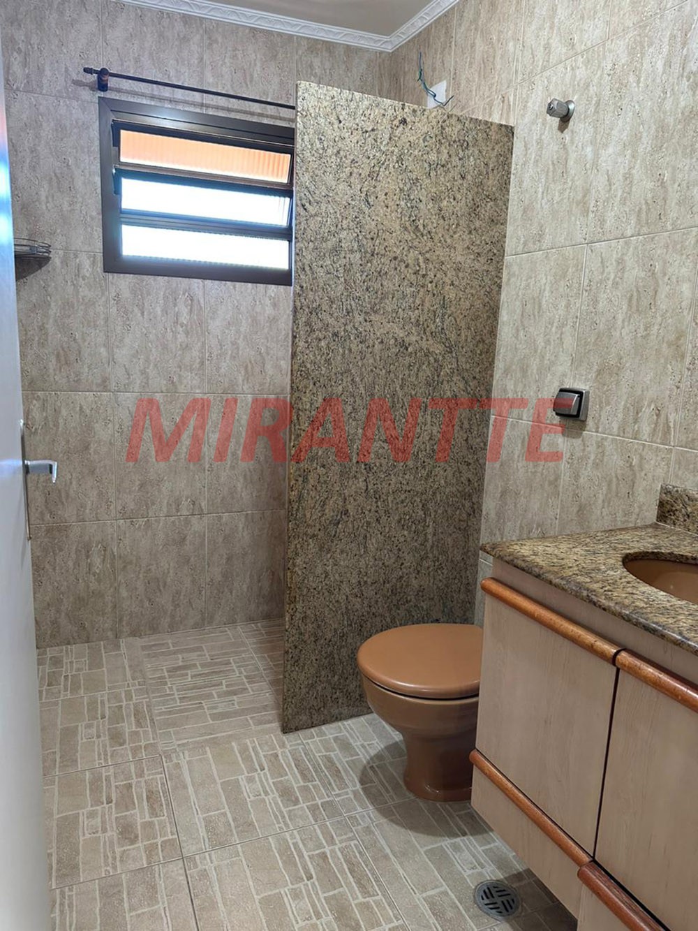 Sobrado de 343m² com 5 quartos em Tremembe