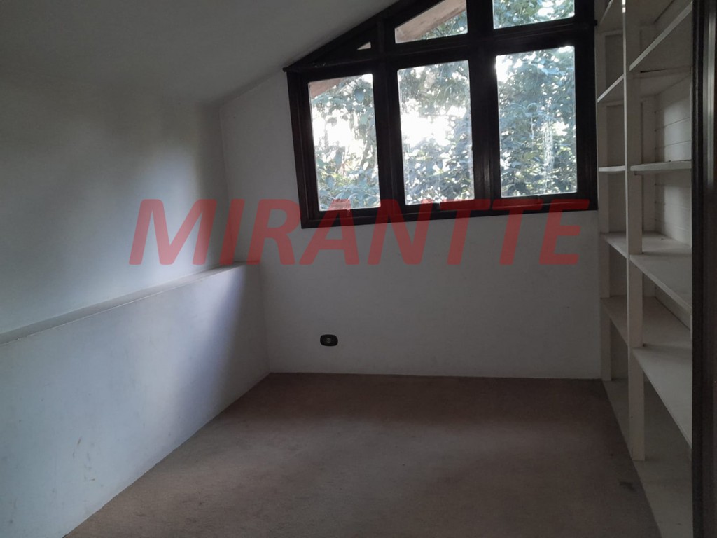 Sobrado de 250m² com 3 quartos em Serra Da Cantareira