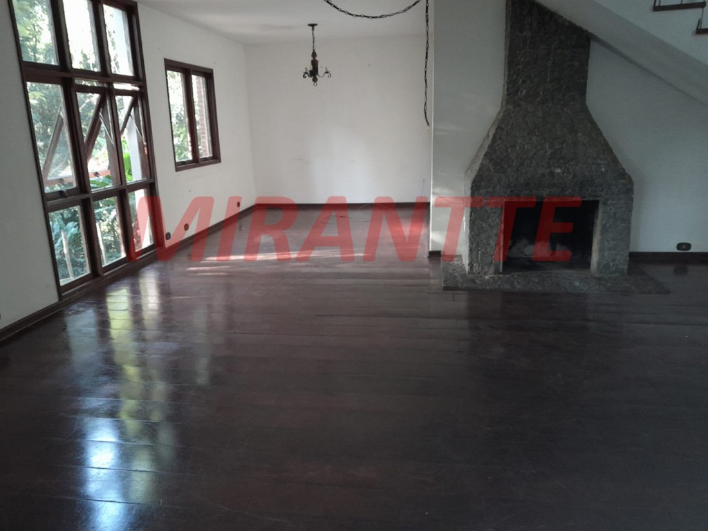 Sobrado de 250m² com 3 quartos em Serra Da Cantareira